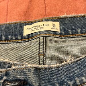 Abercrombie & Fitch The 90s Ultra High Rise Straight Jean